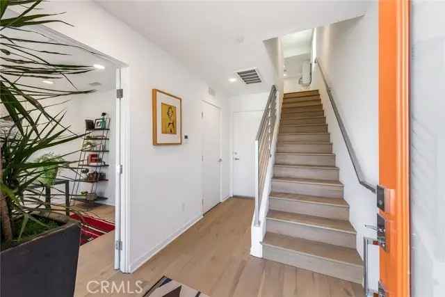 House For Sale in 11580, Riverside Drive, Los Angeles, California