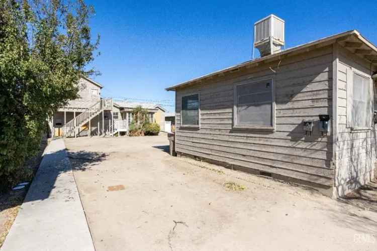 House For Sale in 1814, 3rd Street, Bakersfield, California