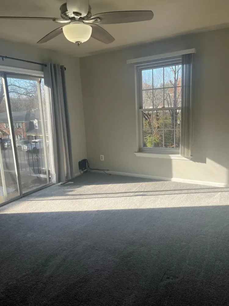 Top Floor 2 Bed 1.5 Bath Apartment for Rent in Chatham Village