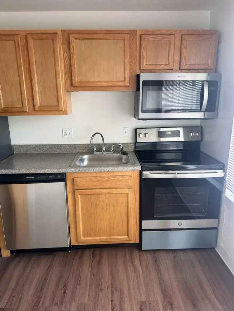 Rent Newly Renovated Apartments Near Lambert International Airport