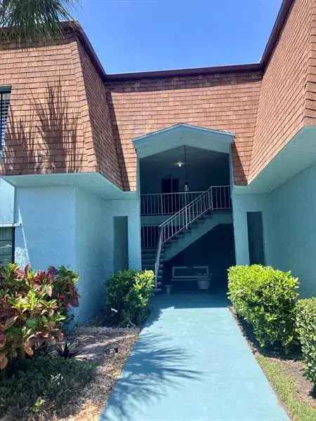 Rent Stylish Apartment Unit in Downtown Stuart with City View