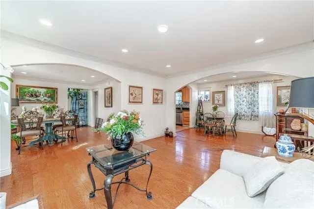 House For Sale in 1435, West 50th Street, Los Angeles, California