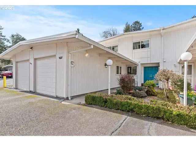 House For Sale in 12060, Southwest Camden Lane, Beaverton, Oregon