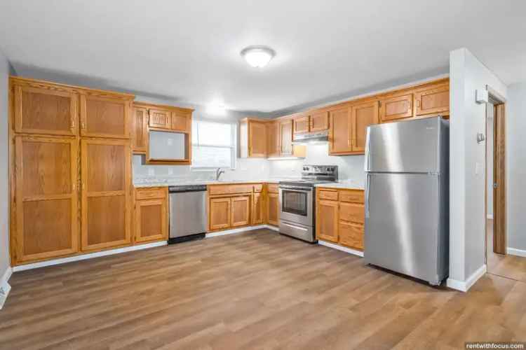 Rent a Townhouse in DePere School District with Upgraded Features