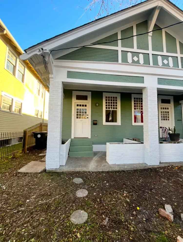 Rent Townhouse in New Orleans with Remodeled Features and Backyard