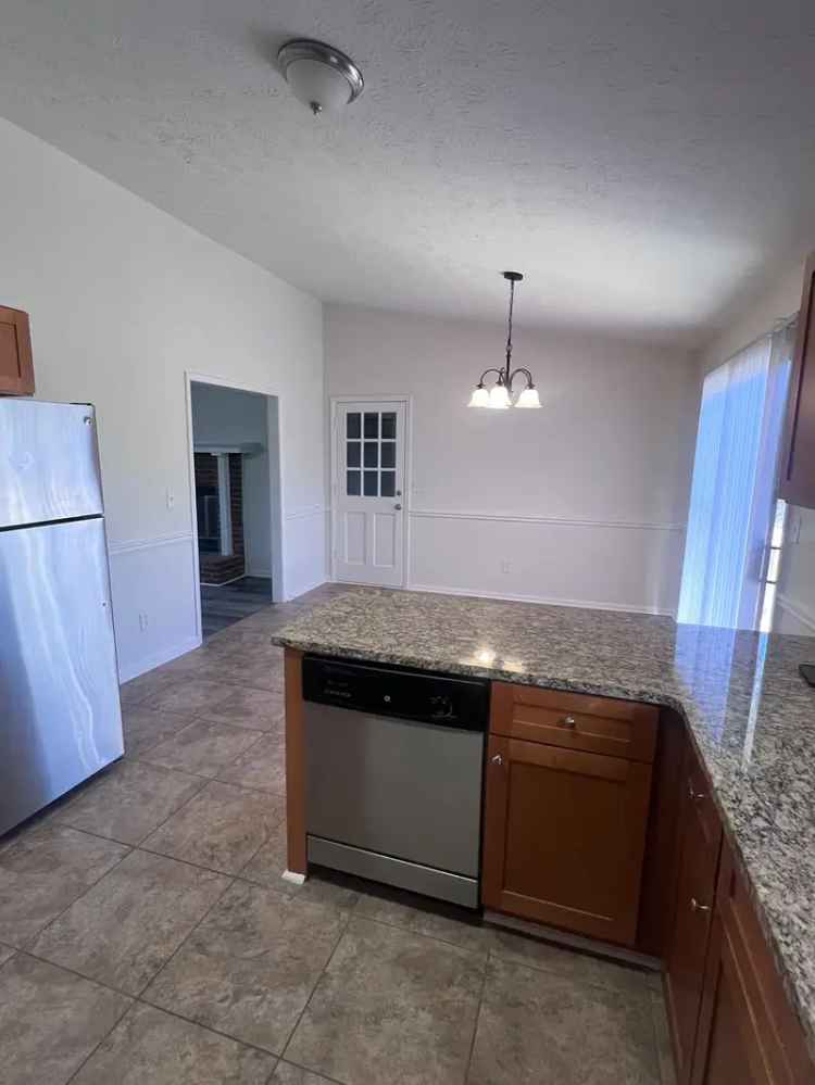 Rent Spacious Home with 5 Bedrooms Near Suwanee Town Center