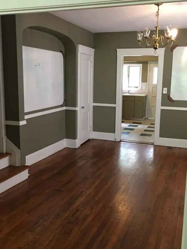 Rent Townhouse in University Circle with Spacious Living and Prime Location