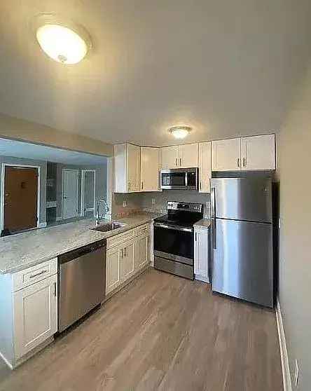 Rent Newly Remodeled 2 Bedroom Apartment with Modern Features