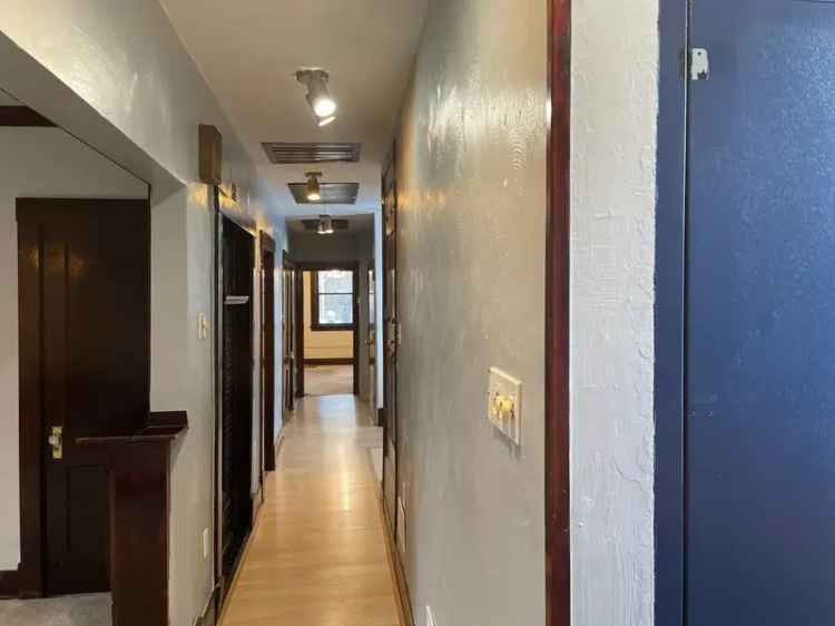 Rent 2 Bedroom Apartment in Prime Location with Luxurious Features