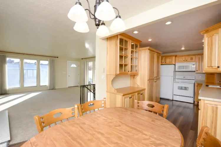 Rent Townhome with Stunning Views in Millstream Subdivision Ogden