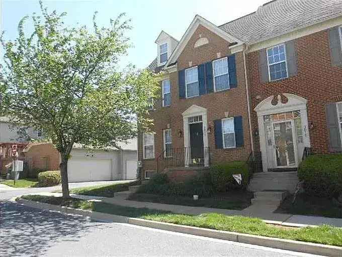 Rent Beautiful Townhouse in Frederick with 4 Bedrooms and Loft