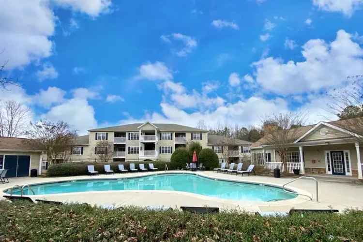 Rent Luxury Apartments with Amenities in Oakwood, GA