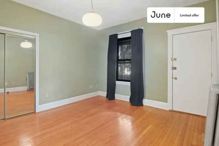 Rent Queen Bedroom in Brighton with Flexible Lease Options and Amenities