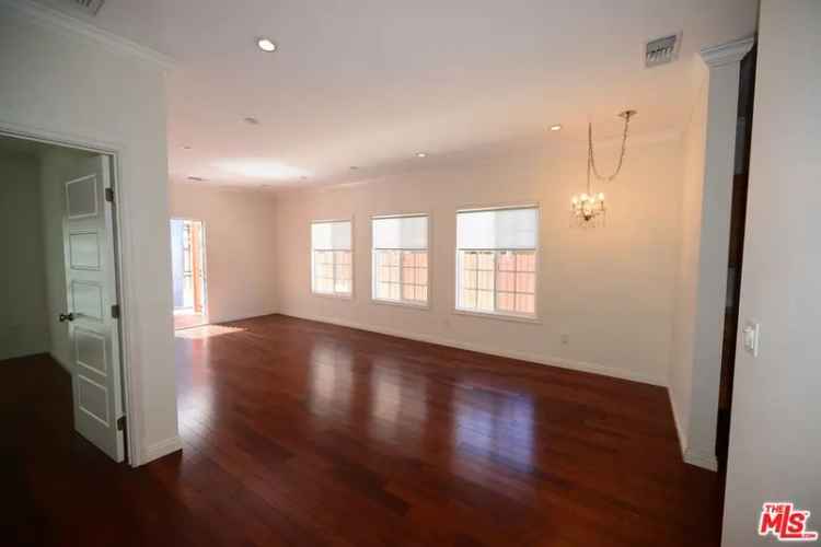 House For Sale in 3148, West 11th Street, Los Angeles, California