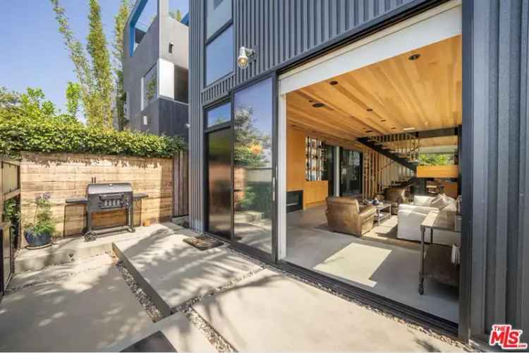 Custom Architectural Home for Sale in Venice with 3 Bedrooms and Rooftop Deck