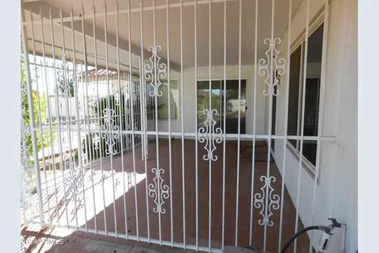 Rent Large Home in Sun City with Convenient Access and Great Features