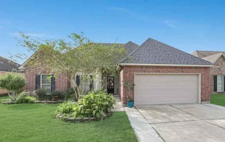 Rent Family-Friendly House in Prairieville with Fenced Backyard