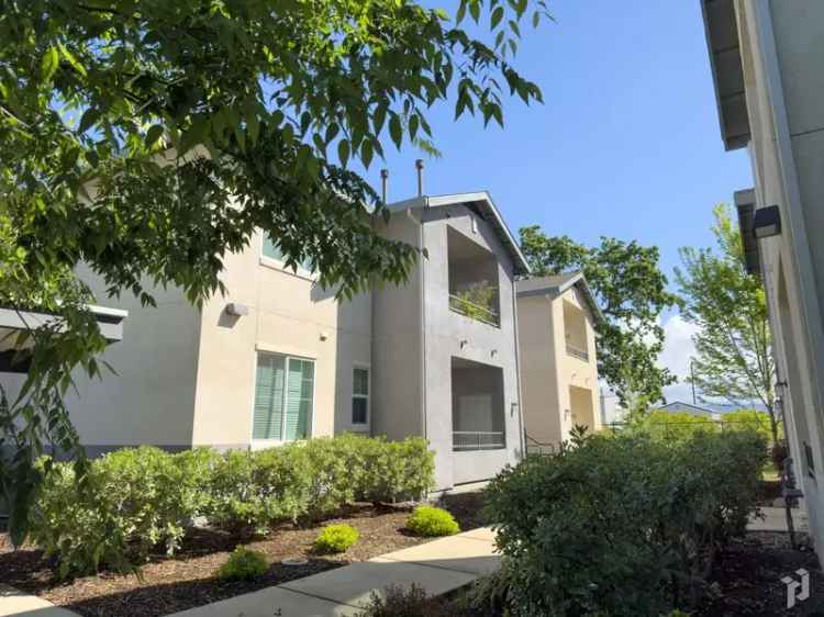 Rent Luxury Apartments in a Beautiful Garden Setting in Chico