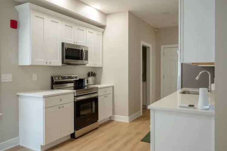 Rent Modern Apartment Unit Near Monon Trail in Indianapolis