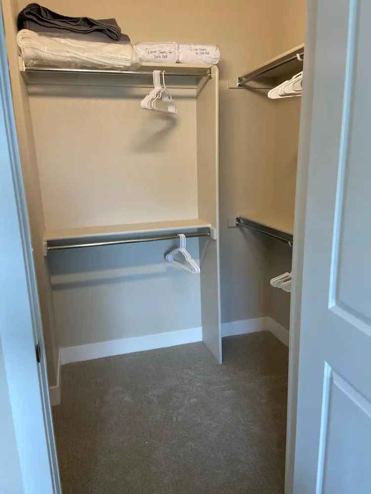 Rent Beautiful One Bedroom Condo in West Windsor with Garage