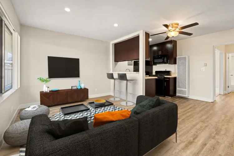 Rent Riverside Villa Apartments in Valley Village CA with Pet Friendly Features