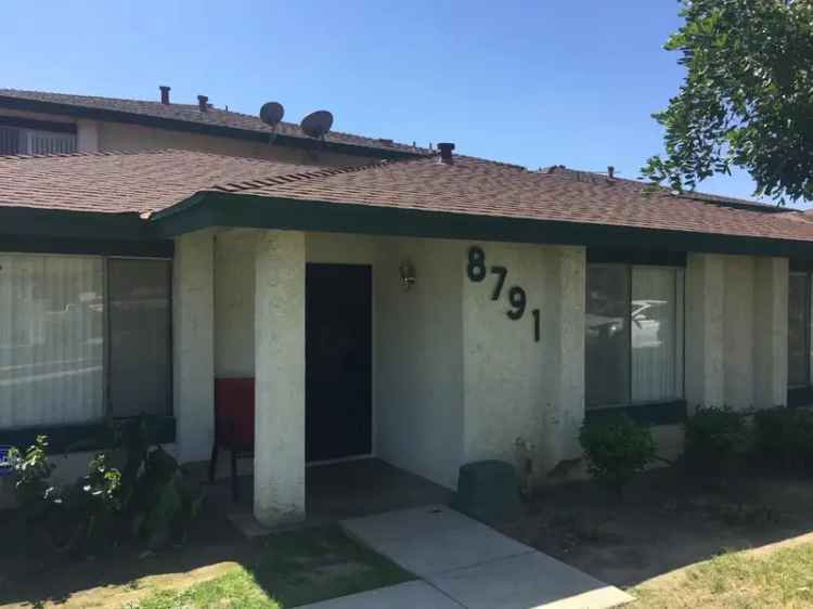 Rent Apartment Unit Near 210 Freeway with Community Pool and Parking