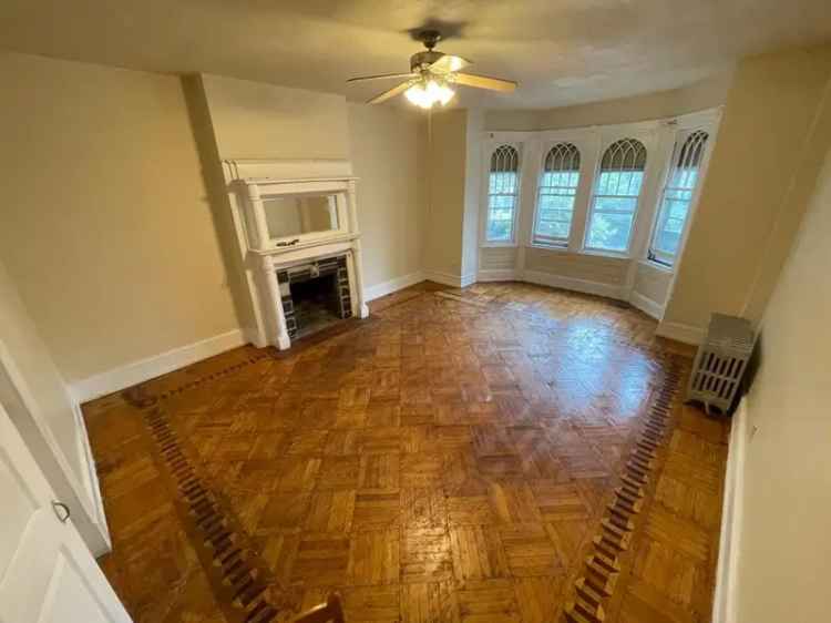 Rent Spacious One Bedroom Apartment Near Clark Park