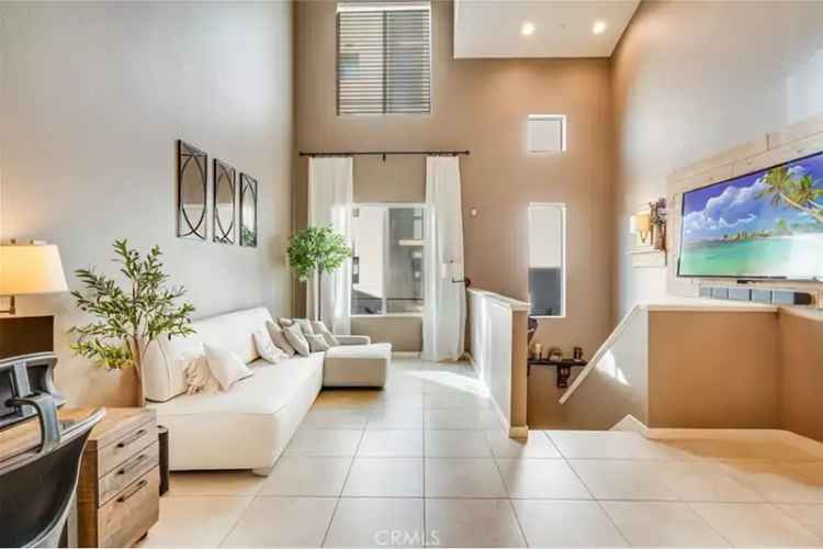 Buy one bedroom house in Irvine with pool and club amenities