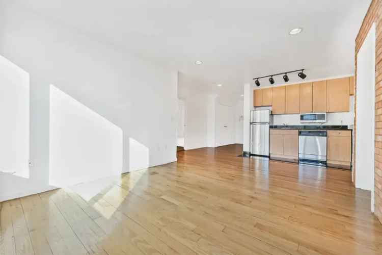 Rent Apartment in East Village Spacious Flex 2 with No Fee