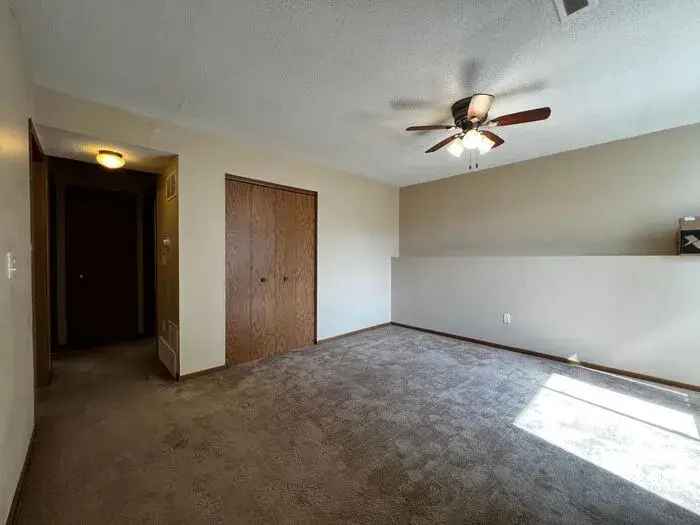 Rent Apartment Unit in Coralville with 2 Bedrooms and Central AC