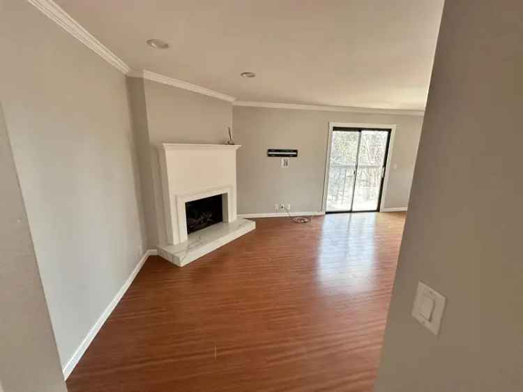 Rent Apartment Unit in Prime Santa Monica with Upgraded Kitchen