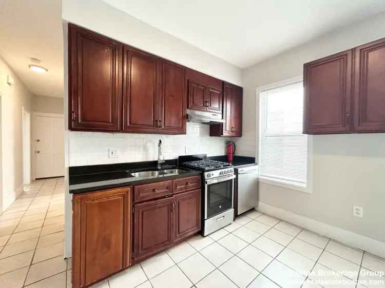 Rent Apartment Unit Student Friendly Near Savin Hill and Bay St