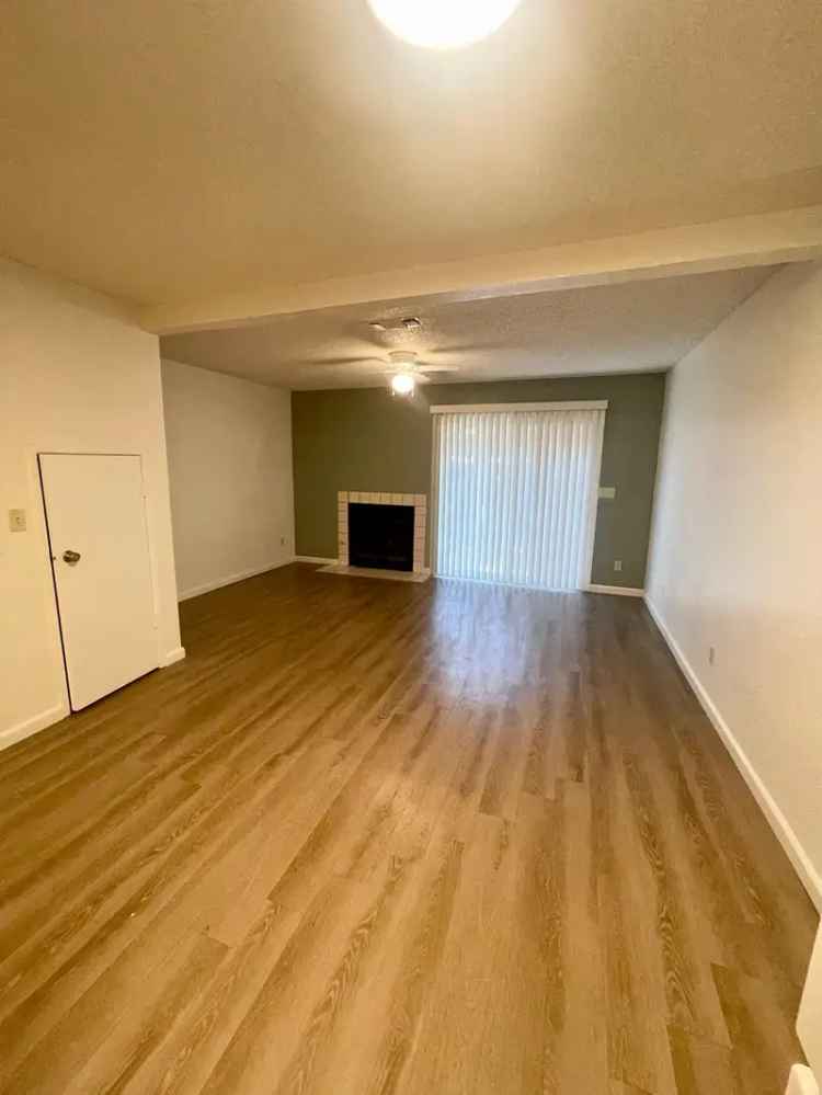 Rent Apartments in Sunridge Townhomes with Great Amenities Near Fresno State