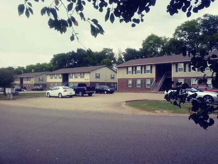 Rent Newton Place Apartments in Oak Grove with Spacious Homes and Pet Friendly