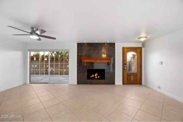 Rent 2 Bedrooms Apartment in Scottsdale with Pool View and Patio