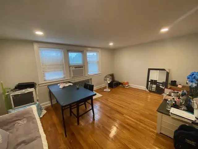 Rent Apartment Unit Newly Renovated Hardwood Floors Off Street Parking