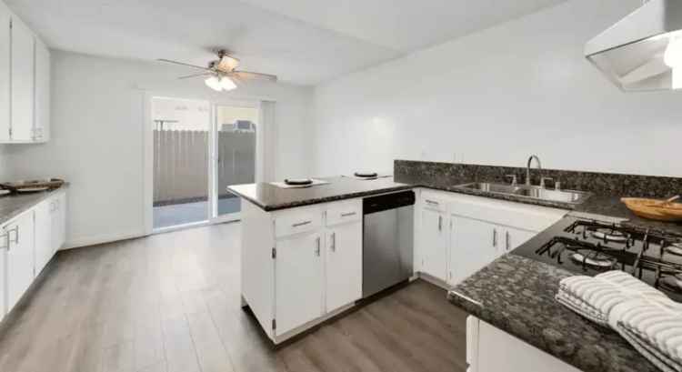 Rent Luxury Apartments in Tustin with Pool and Modern Amenities