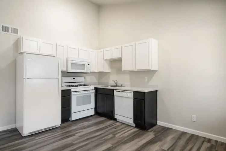 Rent Newly Renovated 1 & 2 Bedroom Apartments Near University of Nevada