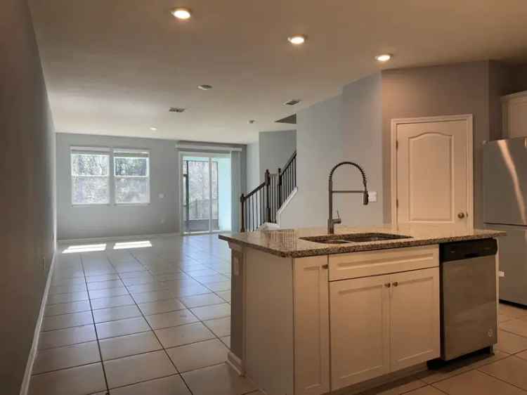 Rent Townhouse in Bridgewater St. Augustine with Modern Features