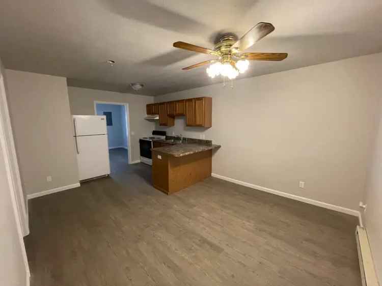 Rent Apartment Unit with 1 Bed 1 Bath Close to Amenities