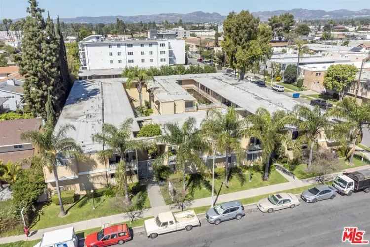 House For Sale in 8523, Etiwanda Avenue, Los Angeles, California