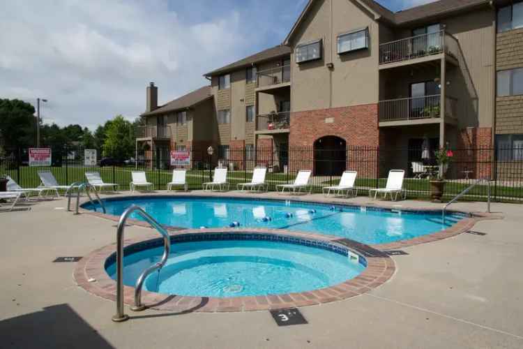 Rent Apartments in Rain Tree with Outdoor Pool and Fitness Center