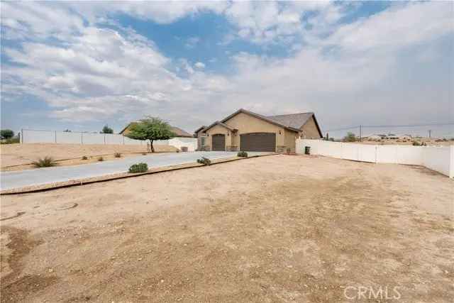 House For Sale in 15325, Myalon Road, Apple Valley, California