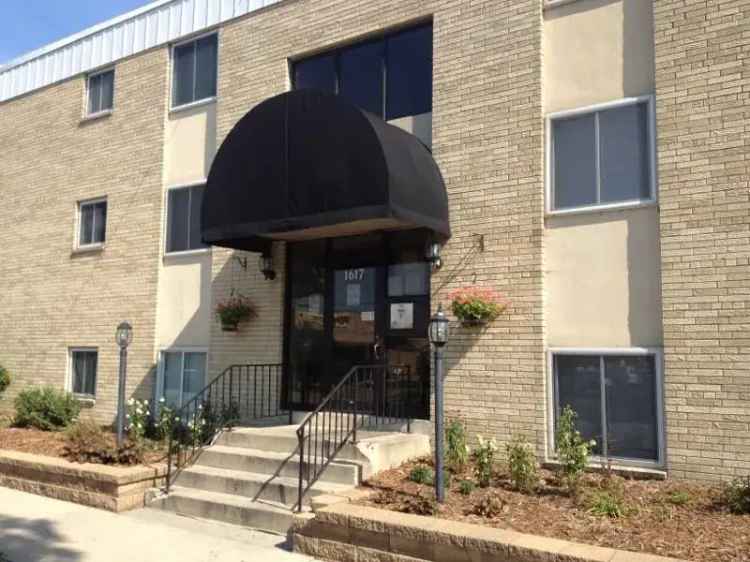 Rent Apartments in Rochester with Nearby Miracle Mile Shopping Center