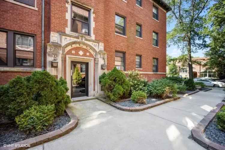 Rent Charming Apartments with Hardwood Floors in Evanston