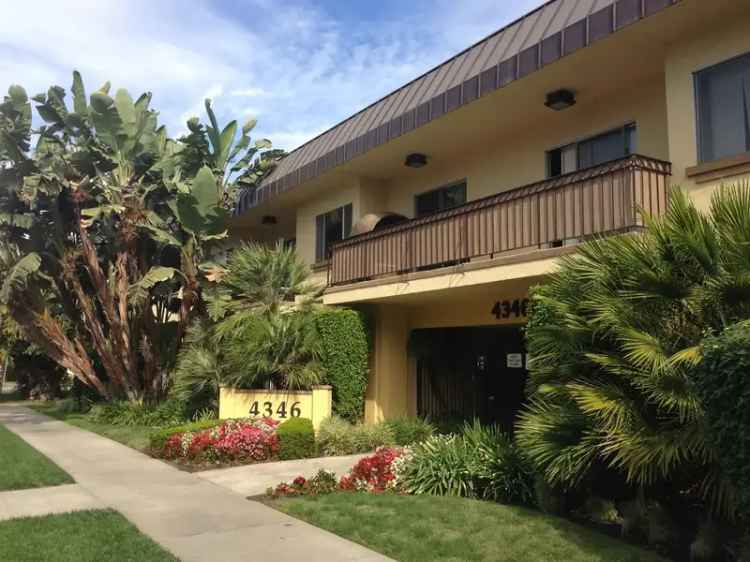 Rent Extra Large 2 BED 2 BATH Apartment in Sherman Oaks with Pool and Parking