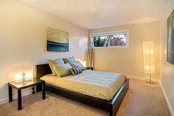 2 Bedroom Apartment for Rent in Edmonds Ridge with Community Features