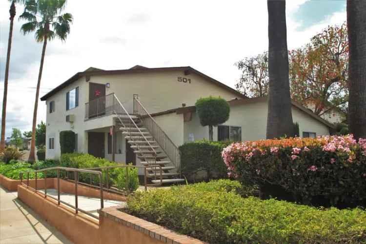 Rent Apartments in Majestic Community San Diego with Pool and Courtyard