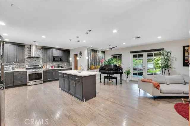 House For Sale in 6866, Varna Avenue, Los Angeles, California