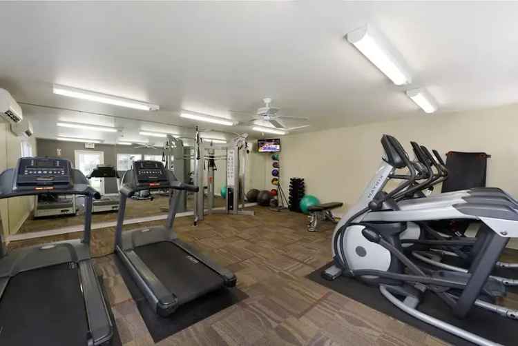 Rent Apartments in Camarillo with Pool and Fitness Center